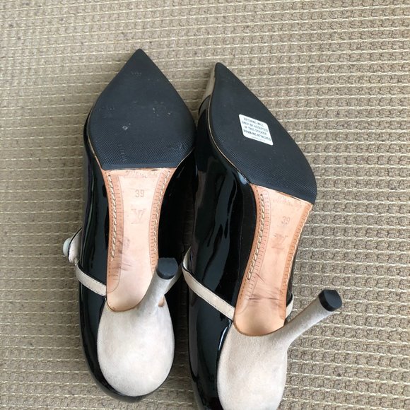 Louis Vuitton Women's Black Patent leather Pointed Toe Stiletto Heels. - Picture 7 of 10